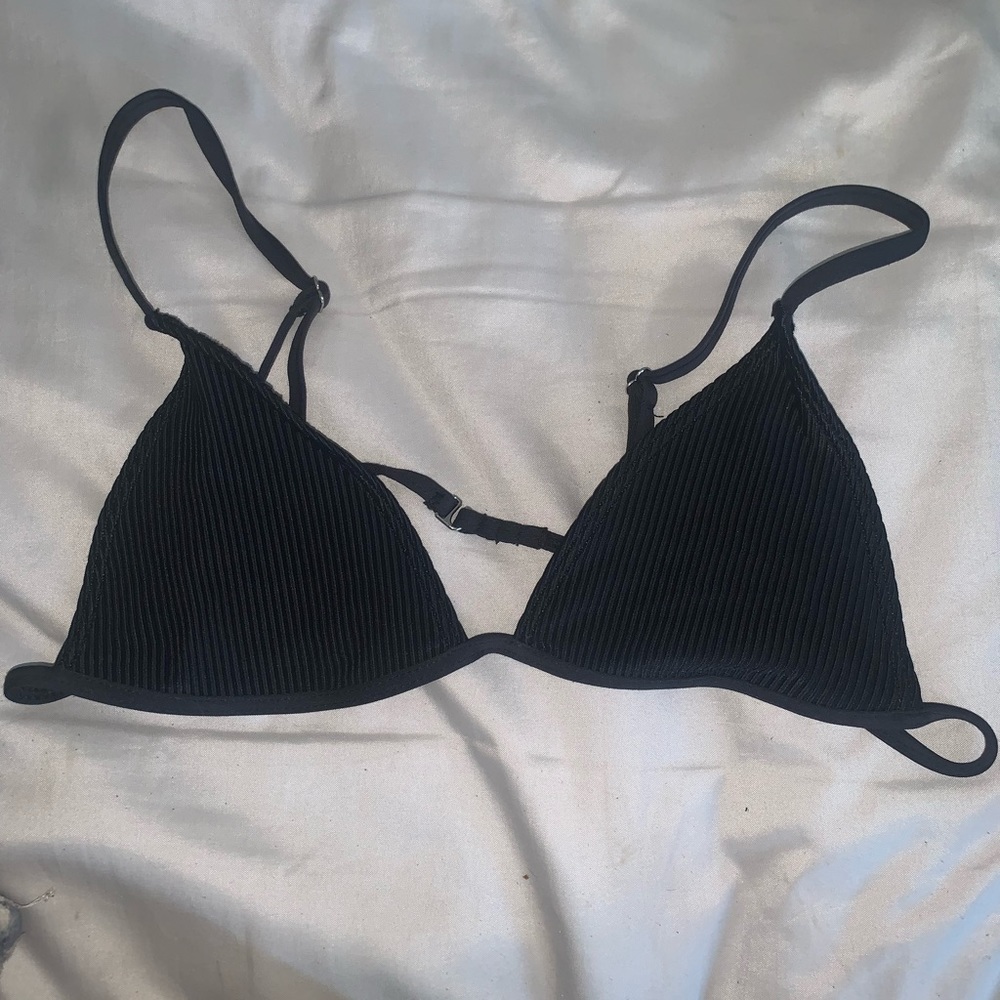 Frankie’s bikinis chase top in black